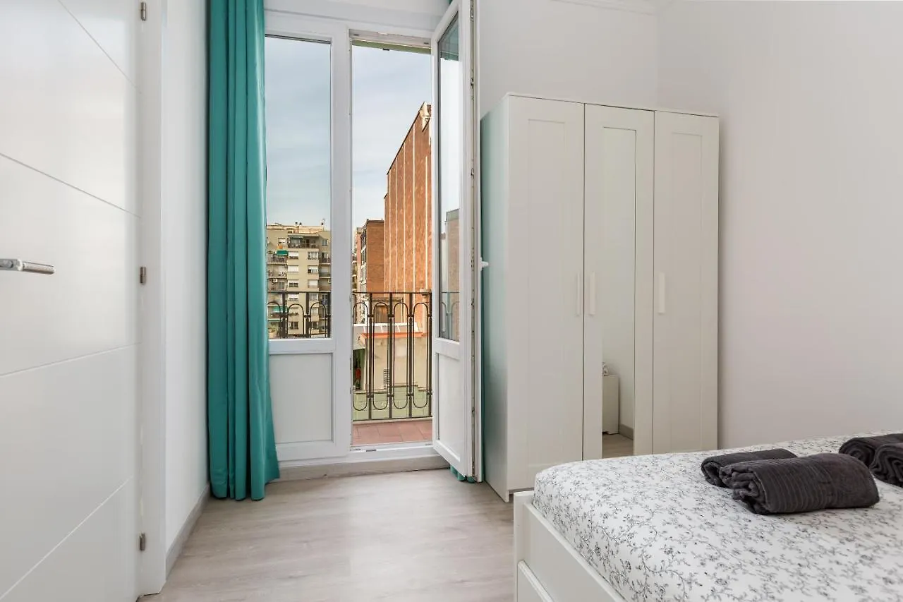 4Br - 2Bh Apartment 2 Min From Sagrada Familia 바르셀로나