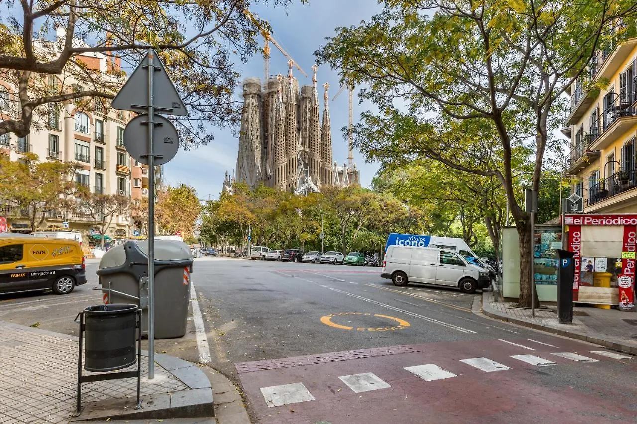 4Br - 2Bh Apartment 2 Min From Sagrada Familia 바르셀로나