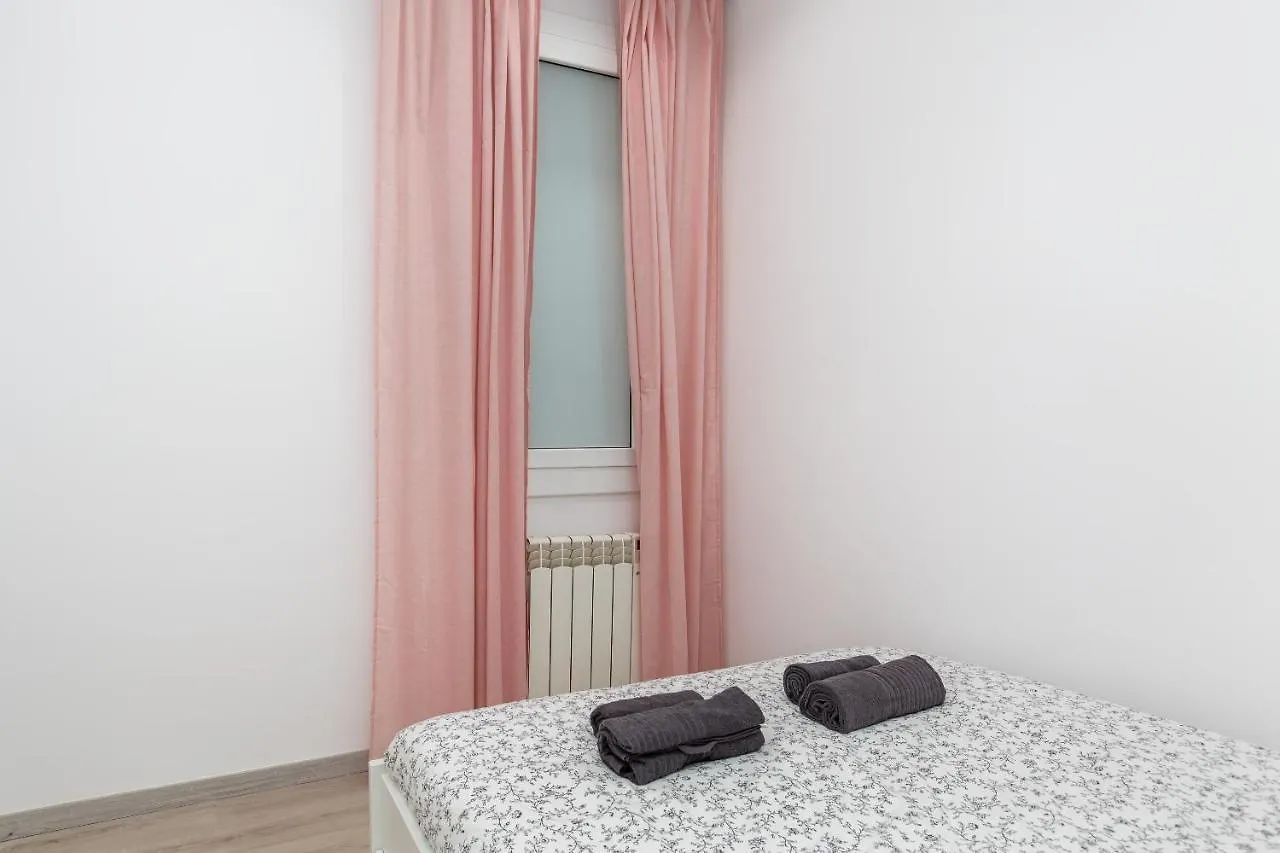 4Br - 2Bh Apartment 2 Min From Sagrada Familia 바르셀로나 스페인