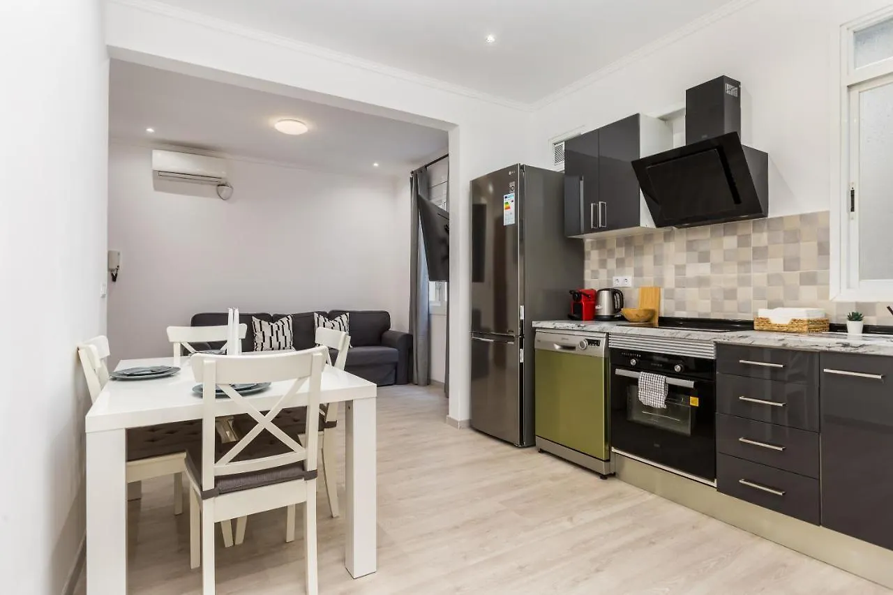 4Br - 2Bh Apartment 2 Min From Sagrada Familia Barcelona