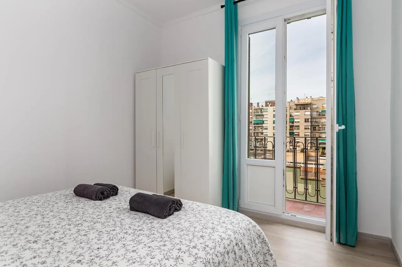4Br - 2Bh Apartment 2 Min From Sagrada Familia Barcelona 0*,  Spain