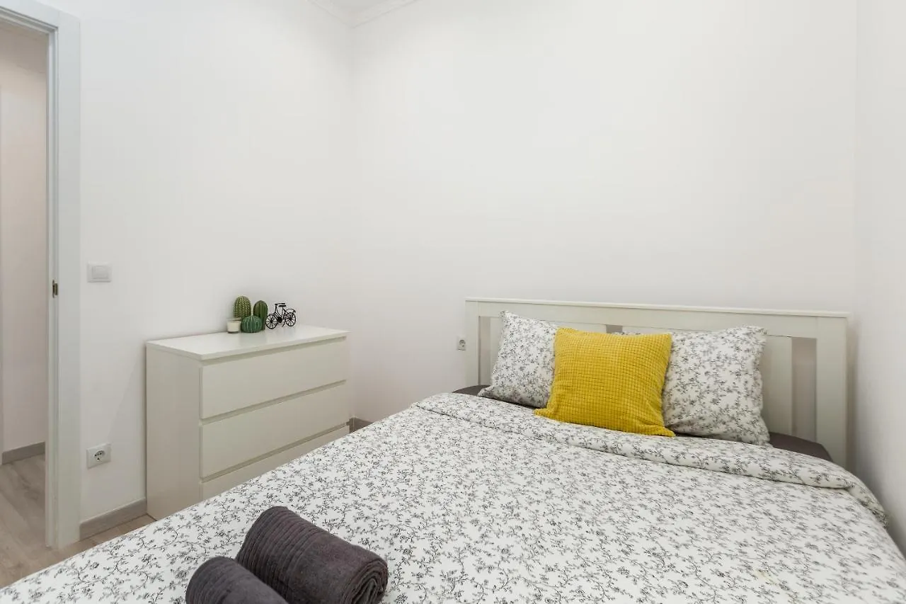 4Br - 2Bh Apartment 2 Min From Sagrada Familia Barcelona