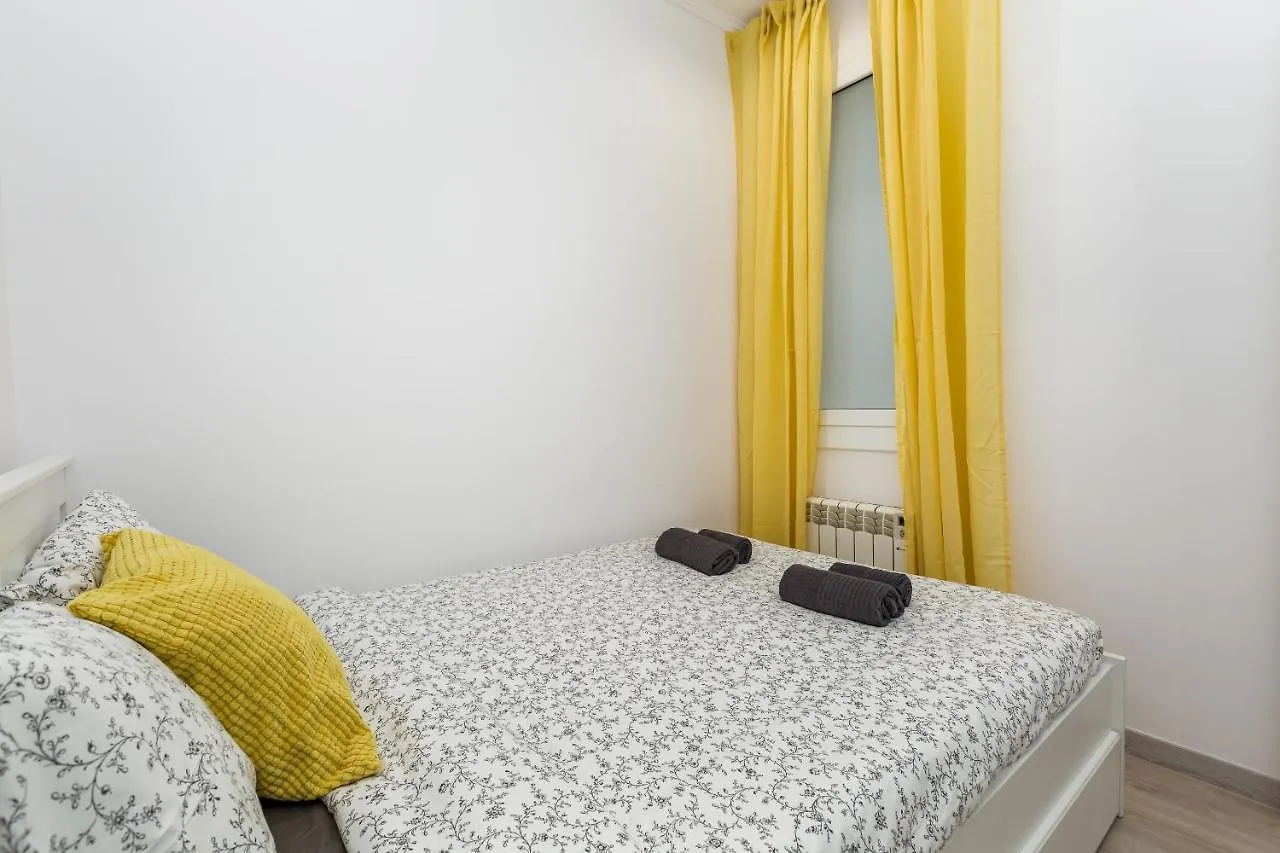 4Br - 2Bh Apartment 2 Min From Sagrada Familia Barcelona